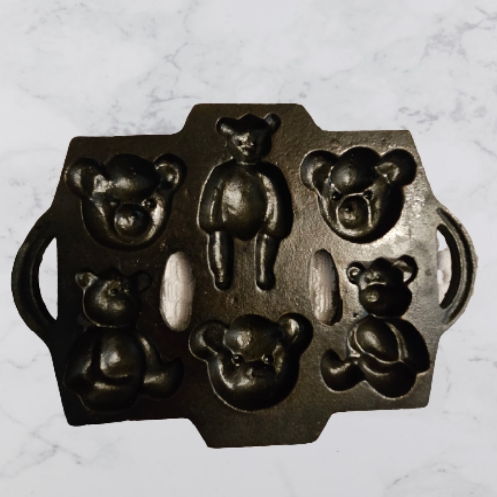 *Vintage Cast Iron Teddy Bear Baking Pan